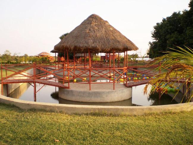 Aum Health Resort Vadodara Dış mekan fotoğraf